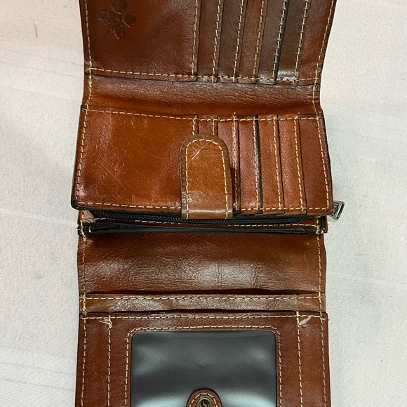 Patricia Nash Cametti trifold brown leather wallet with many compartments - Picture 8 of 13